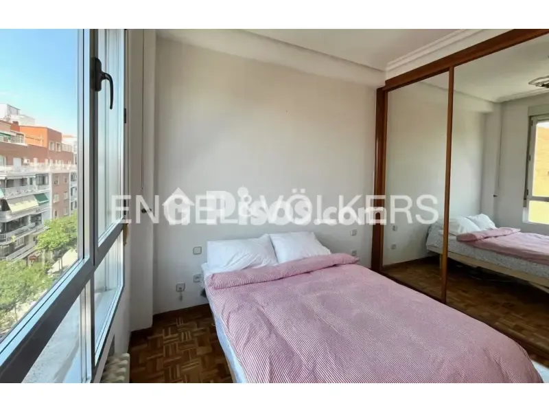 Chambres - Bright Apartment with Terrace in Chamberí