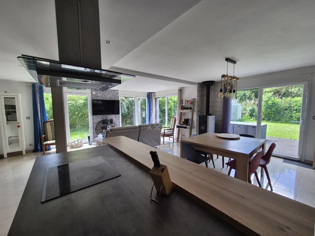 Cucina - Contemporary House with Garden in Épron
