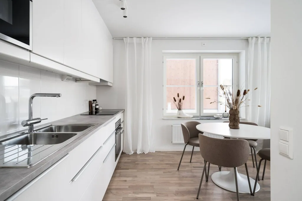 Salle à manger - Modern Apartment with Lakeside Terrace in Sollentuna