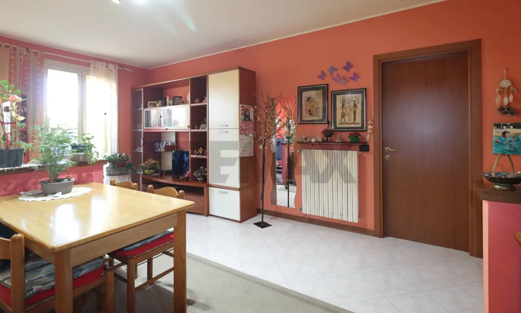 Salle à manger - Spacious Ground Floor Flat with Terrace in Quiet Area