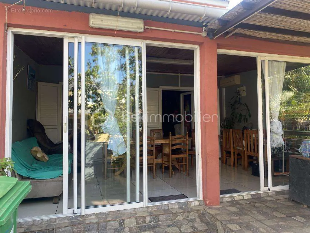 Terrasse - Maison Duplex avec Terrasse à Saint-Pierre Terre Sainte