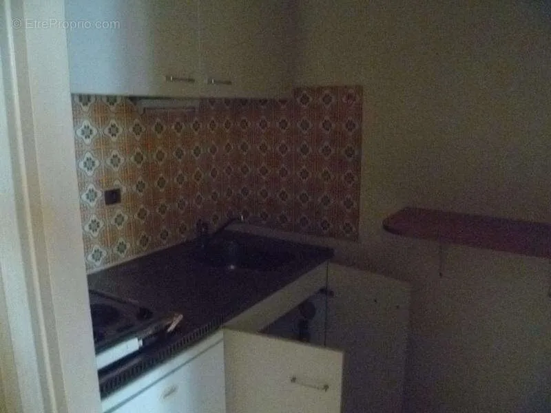 Köök - Studio Apartment with Cellar in Residential Building