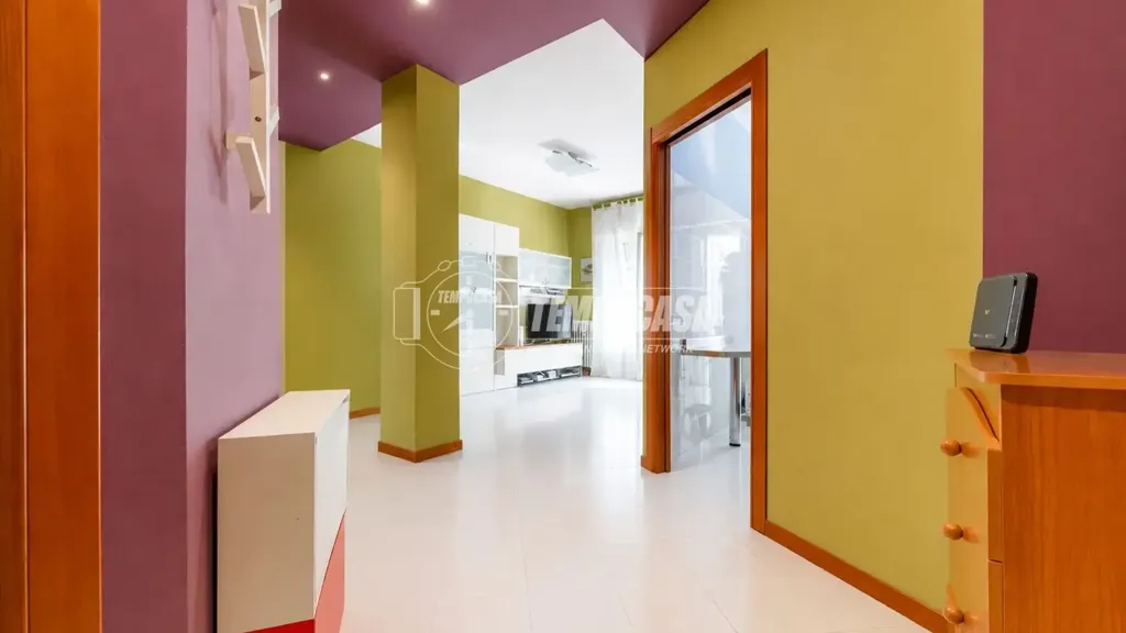 Esik - Bright Triplex Apartment with Metro Access in Milan