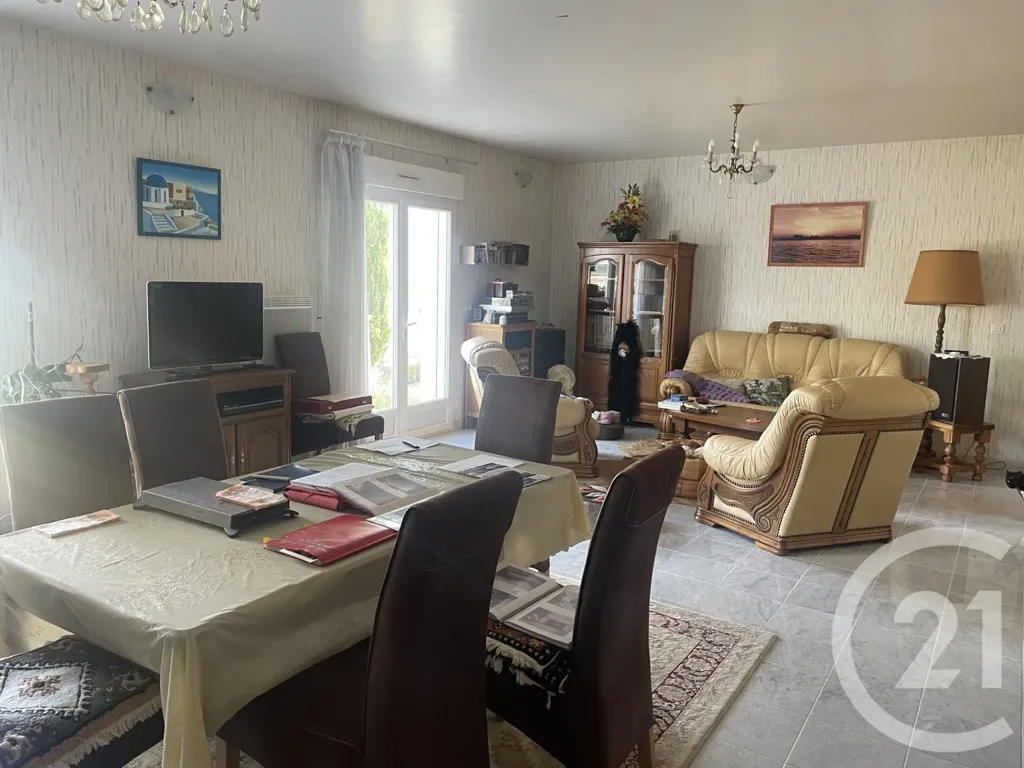 Sala da pranzo - Spacious Villa with Garden in Châtellerault