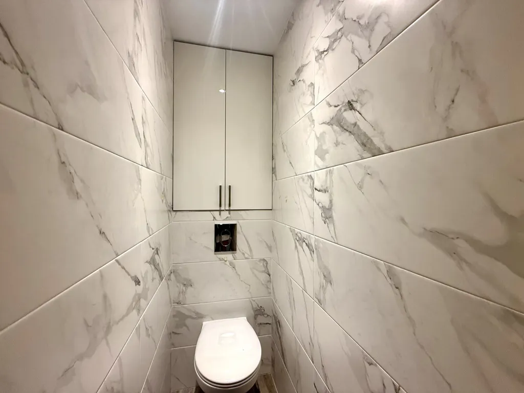 Bagni - Modernised 2-Bedroom Flat with Garden Access