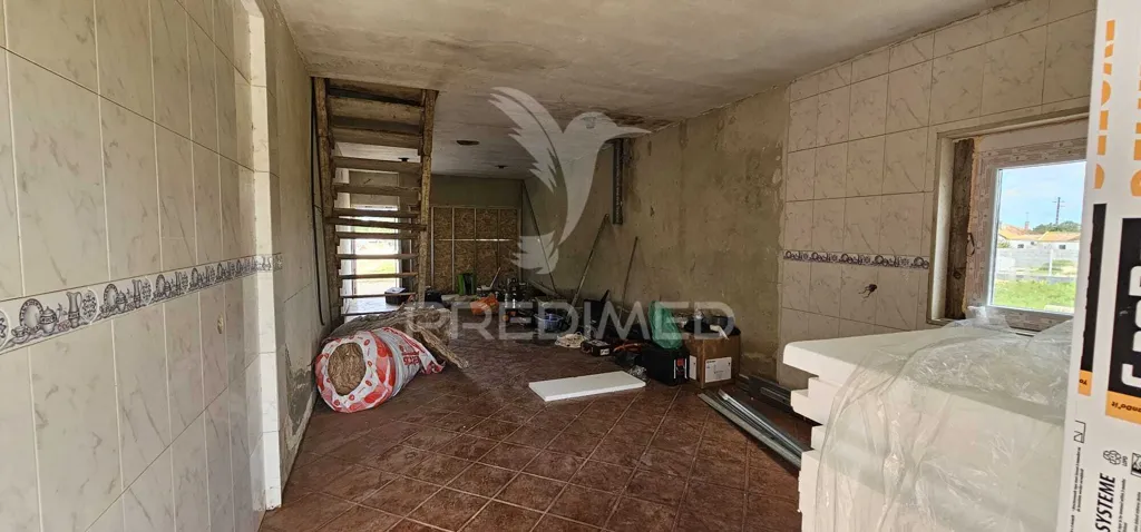 Entrée - Mixed Use Property with Pool in Remodelable House