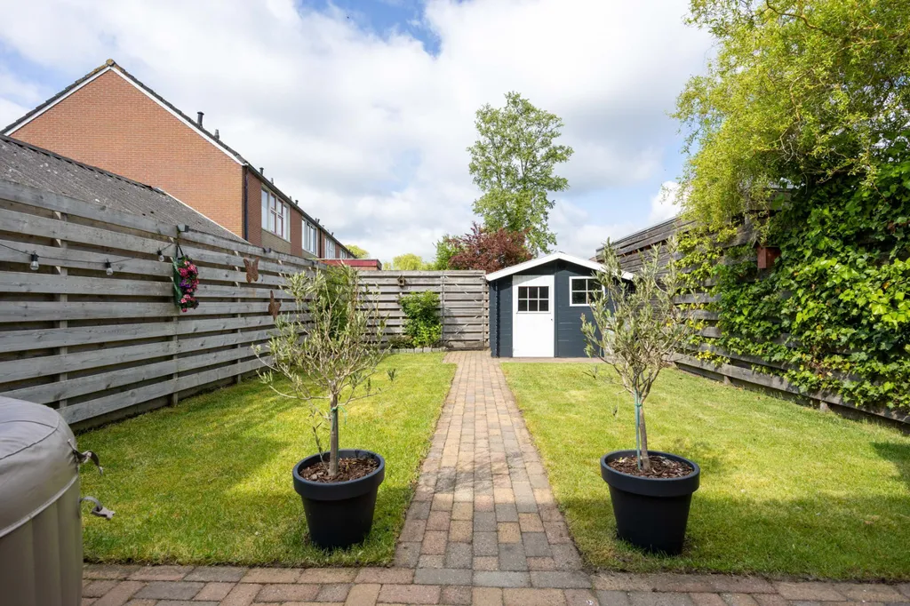 Aed - Modernised Semi-Detached House with Garden in Marum