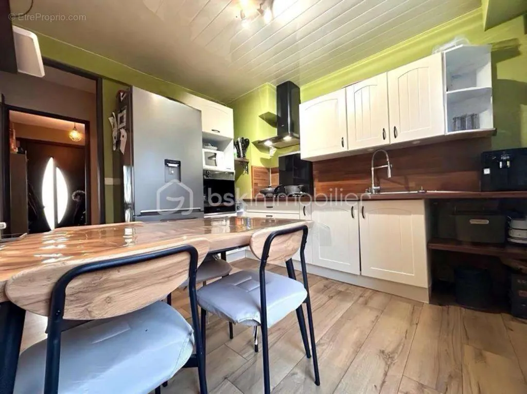 Söögituba - Functional 5-Piece Villa with Garden in Roéulx