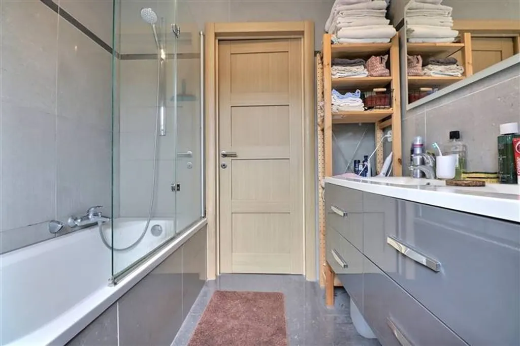 Salles de bain - Appartement avec Terrasse dans Résidence Récente à Wépion