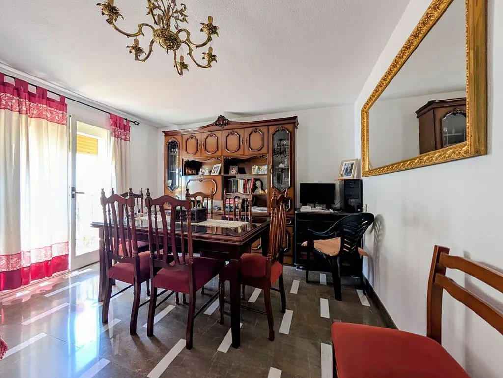 Söögituba - House with Terrace and Balcony in Montefrío