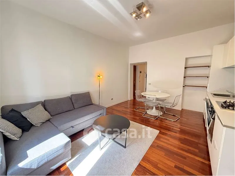 Elutuba - Armed Two-Bedroom in Via Bernardino Verro, Milan