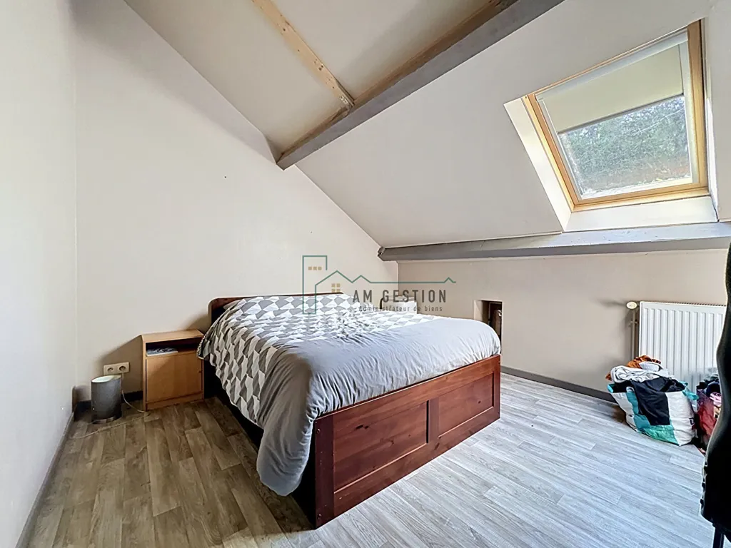 Chambres - Ensemble Immobilier avec Grange dans un Cadre Verdoyant