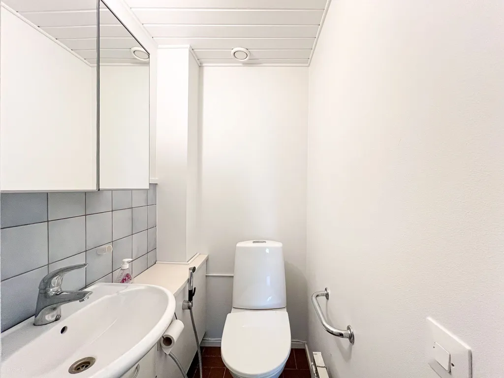 Salles de bain - Three-Bedroom House with Sauna in Espoonkartano