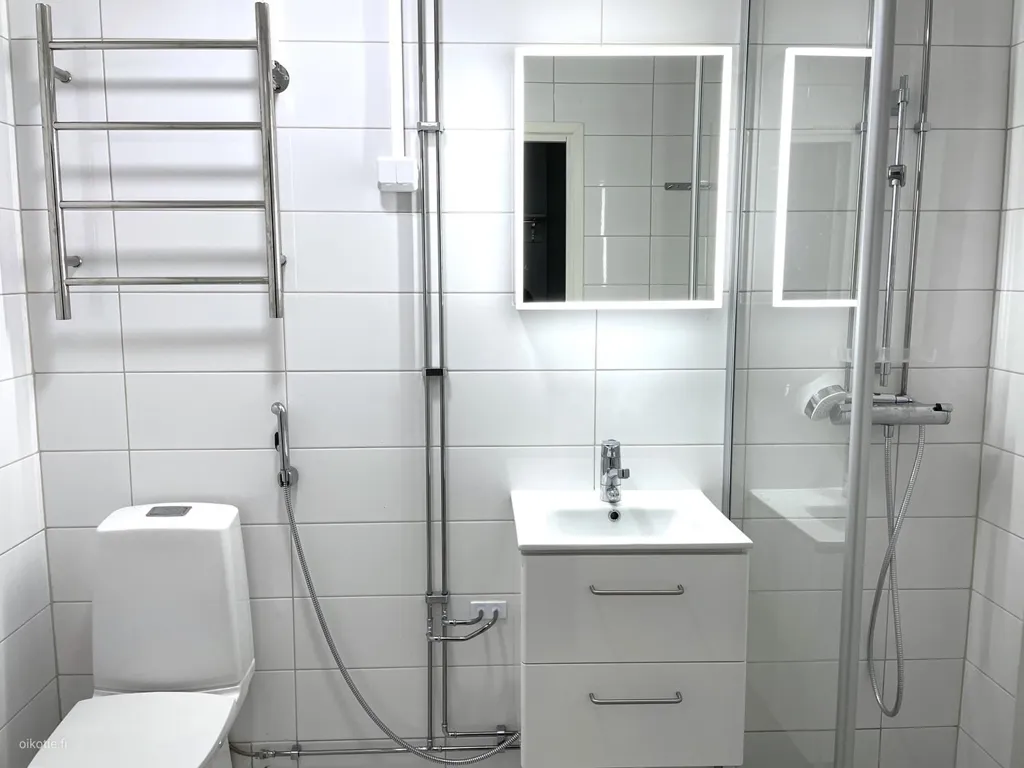 Salles de bain - Renovated Flat with Glazed Balcony in Ilpoinen