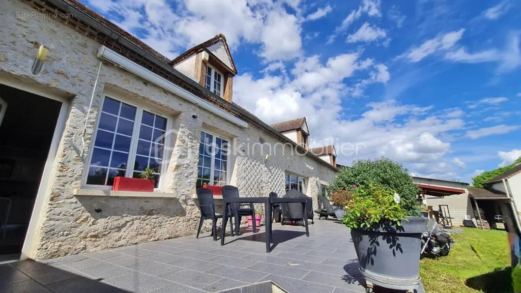 Terrass - Traditional Millhouse with Garden in Everly