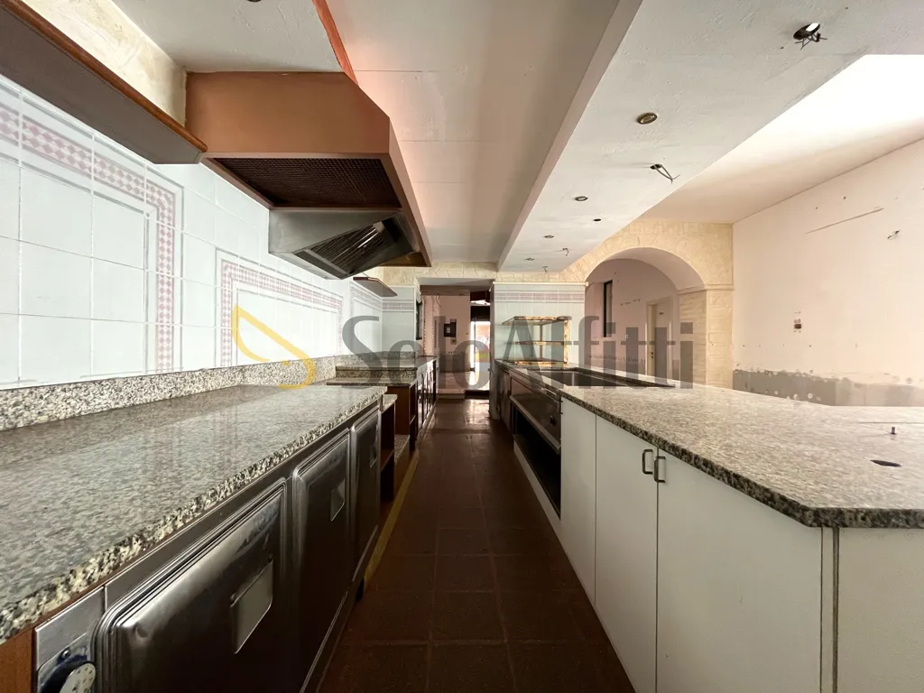 Cuisine - Commercial Space with Street Frontage in Catanzaro