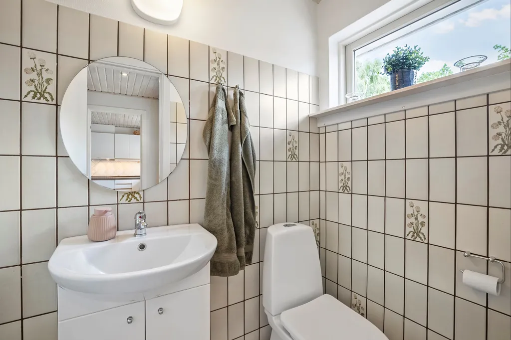 Bagni - Villa with Attractive Location in Skovhaven