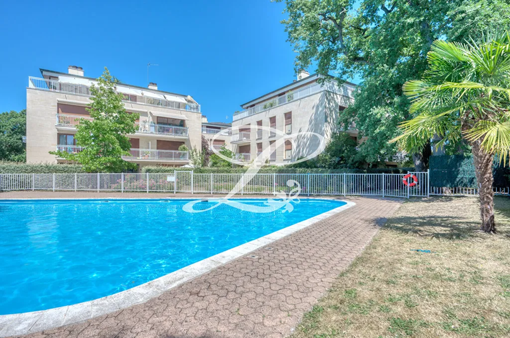 Piscina - 5-Piece Flat with Piscine in Maisons-Laffitte