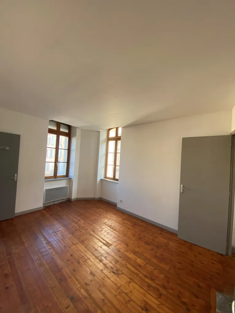 Pièces - Appartement Rénové de Type 3 au Centre de Castelnaudary