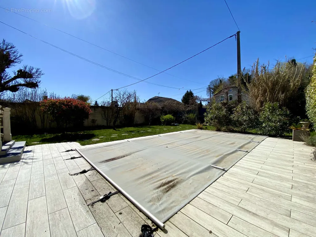 Terrasse - Maison de Ville avec Piscine à Saint-Marcellin
