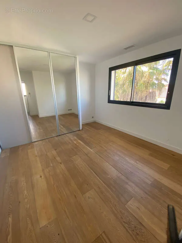 Pièces - Villa Contemporaine avec Piscine à Lattes