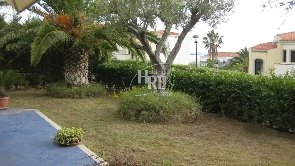 Aed - Villa with Pool in Exclusive Park, Bonifati