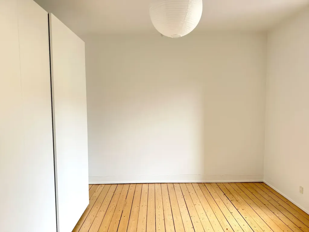 Rooms - 2-Bedroom Apartment with High Ceilings in Aalborg