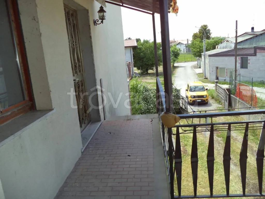 Balcone - Spacious Villa with Garden in Carlino