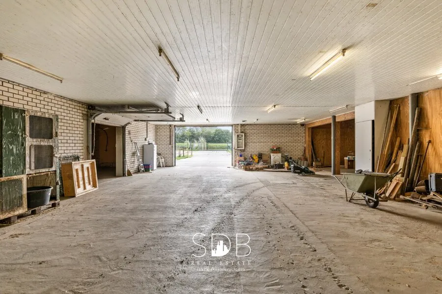 Garage - Farmhouse with Equestrian Facilities in Weelde