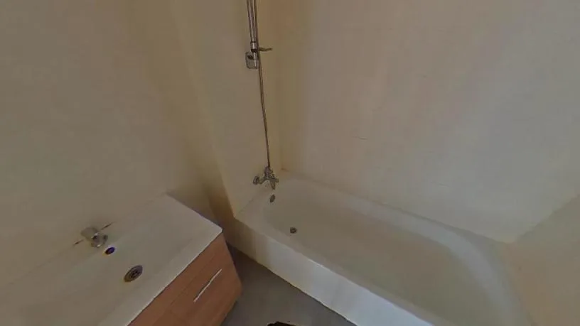 Bathrooms - Spacious Apartment with Balcony in Sant Adrià de Besòs