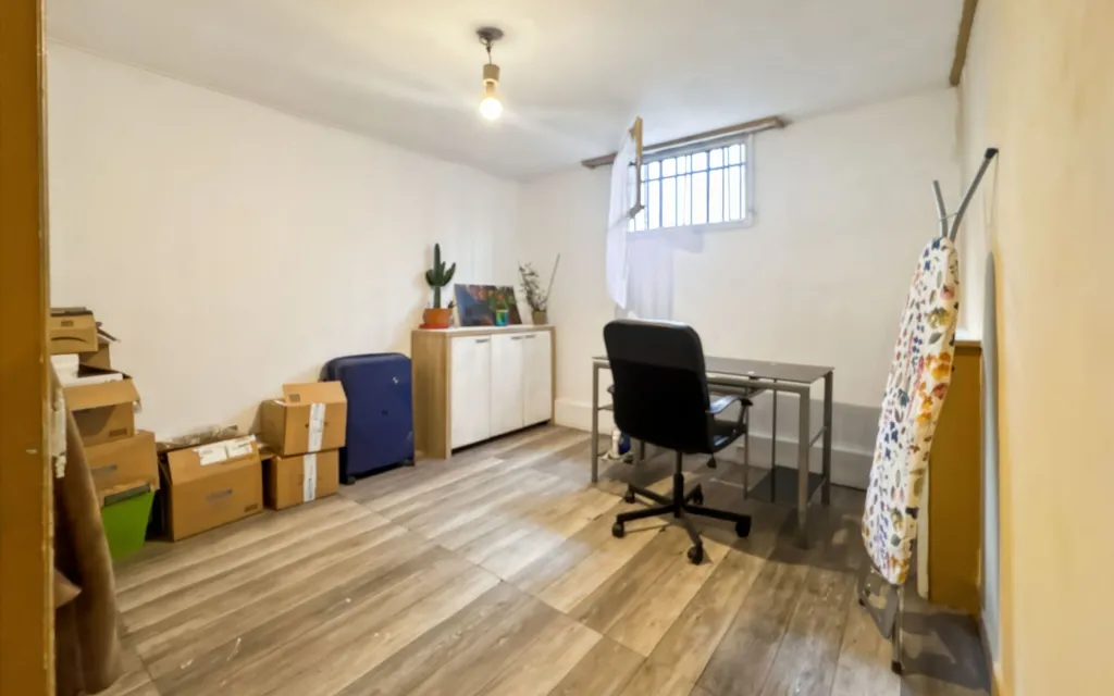Office - Ground Floor House with Garage in Bondy
