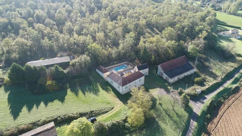 Õhuvaade - Extensive Property with Pool in Salviac