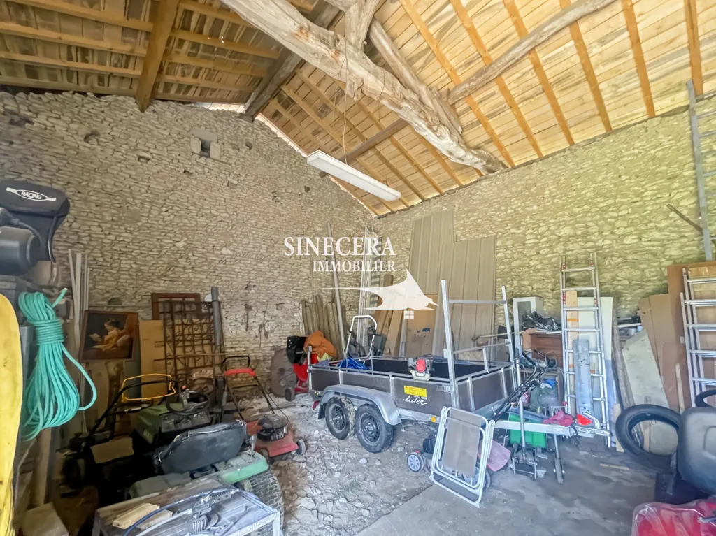 Garage - Maison de Caractère avec Piscine en Campagne