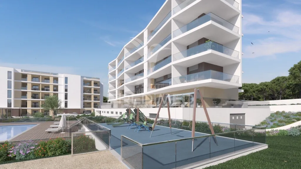 T2 Apartment with Seafront Access in Portimão