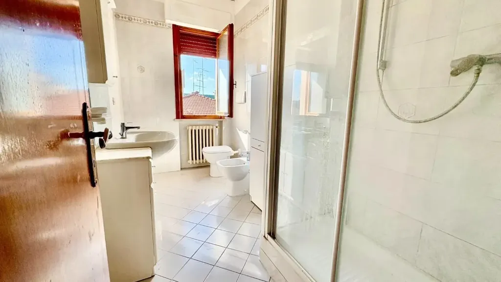 Salles de bain - Spacious 4-Room Apartment in Castelfiorentino