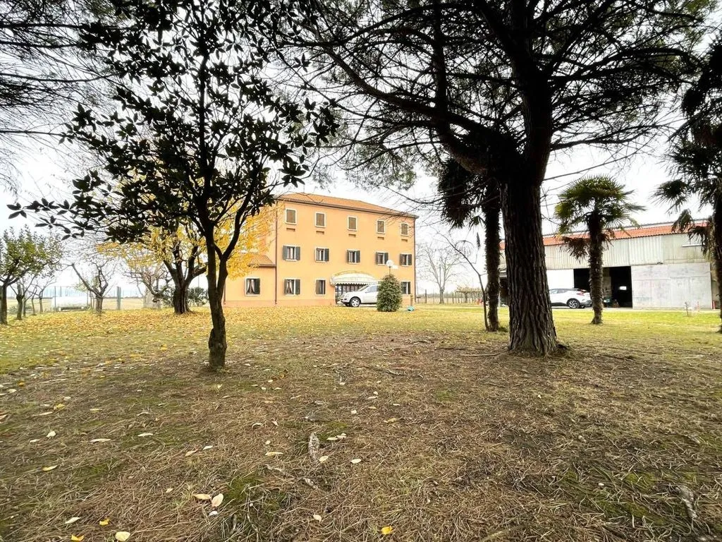 Aed - Historic Farmhouse with Pier in Jesolo
