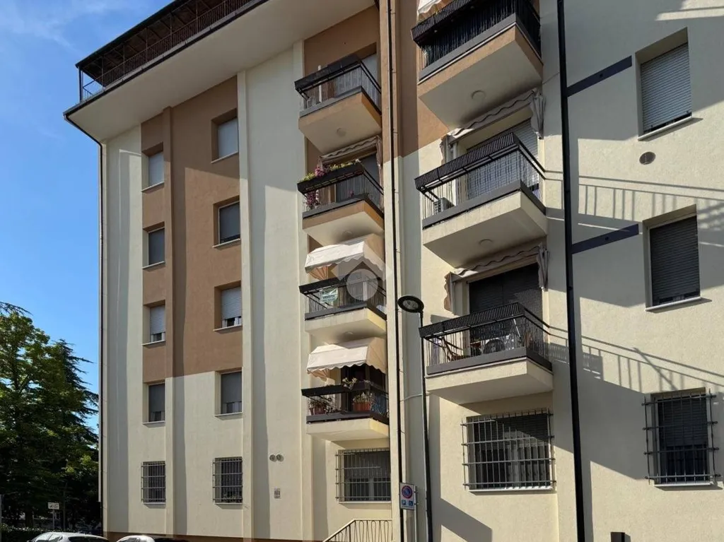 Välivaade - 4-Room Apartment with Balcony in Ferrara