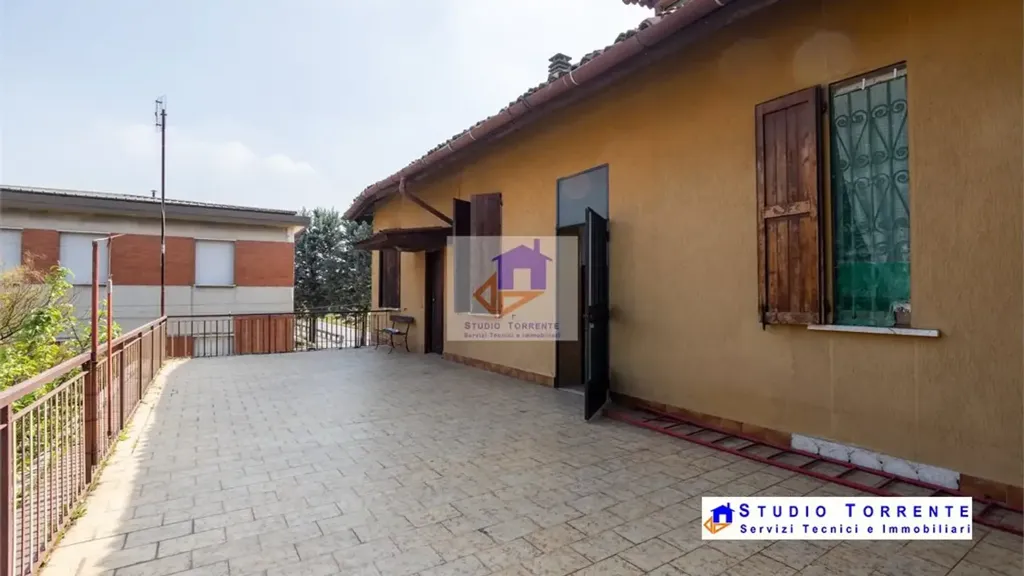Terrass - Bifamiliar Villa with Terrace in Cormano, Milan