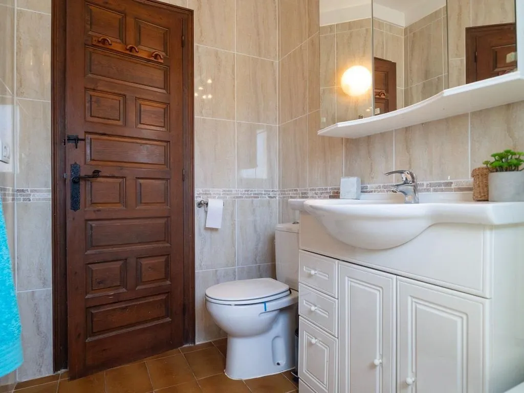 Bathrooms - Sea View House with Pool in Cala Mateua