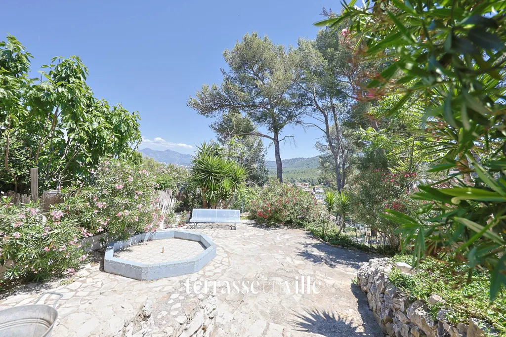Aed - House with Garden and Views in La Millière