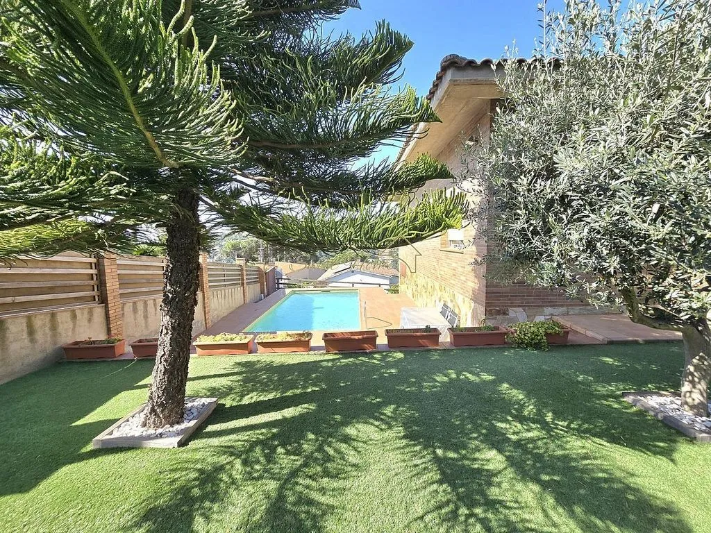 Bassein - Luxury House with Pool in Cabrils, Catalonia
