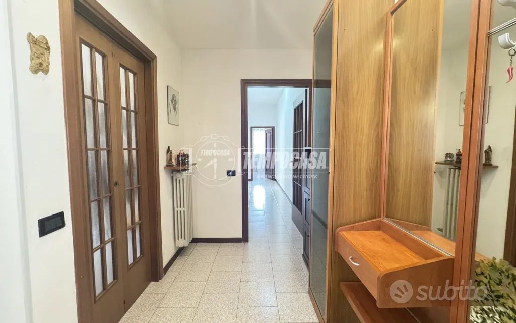 Entrée - Spacious 3-Bedroom with Balcony in Merate