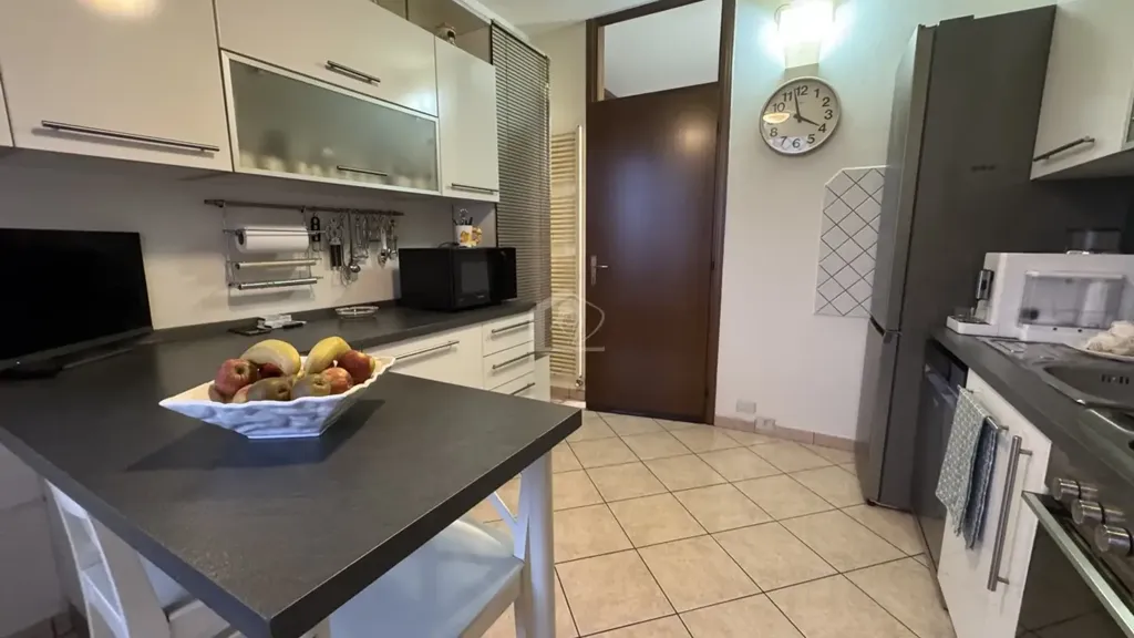 Cuisine - Modernised Apartment with Balcony in Suzzara