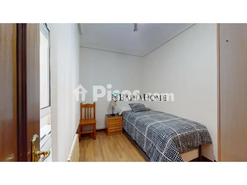Chambres - Fully Furnished Flat with Balcony in Santander