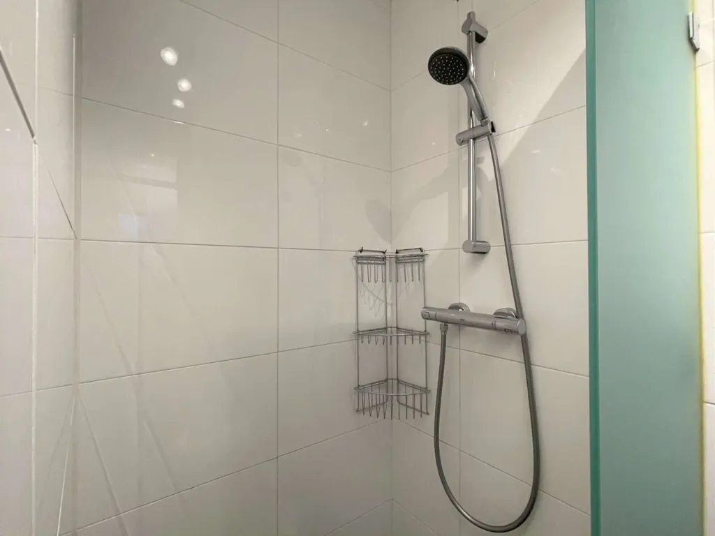 Salles de bain - Furnished Apartment with Balcony in Amsterdam