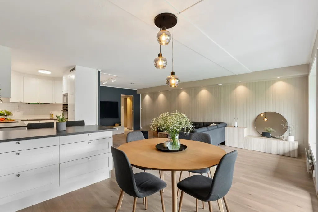 Söögituba - 4-Bedroom Apartment with West-Facing Balcony in Trondheim