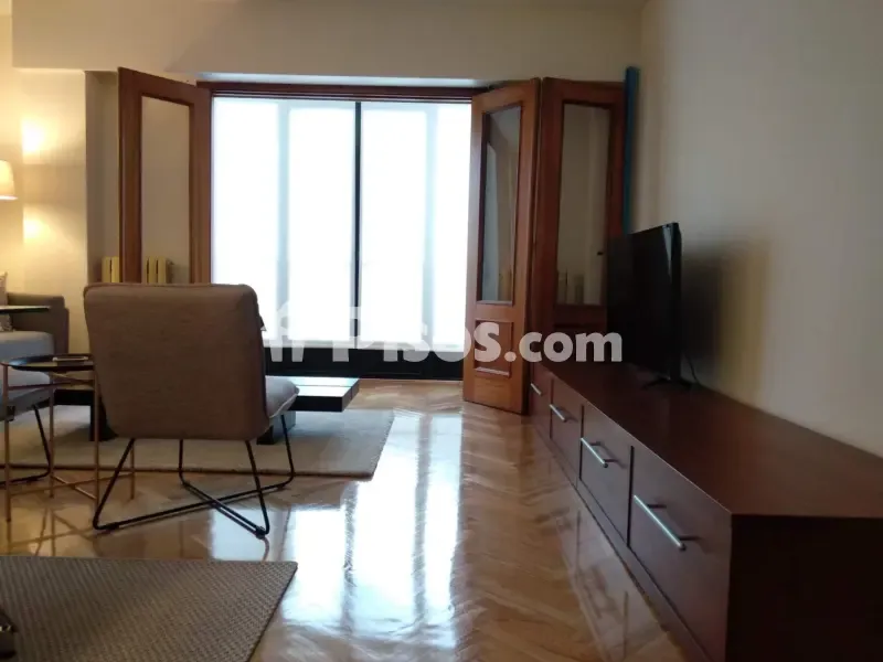 Living Room - Spacious Apartment with Balcony in Plaza Mayor Area