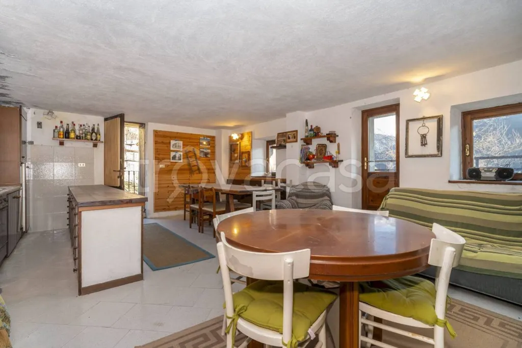 Dining Room - Rustic Baita with Garden in Celle di Macra