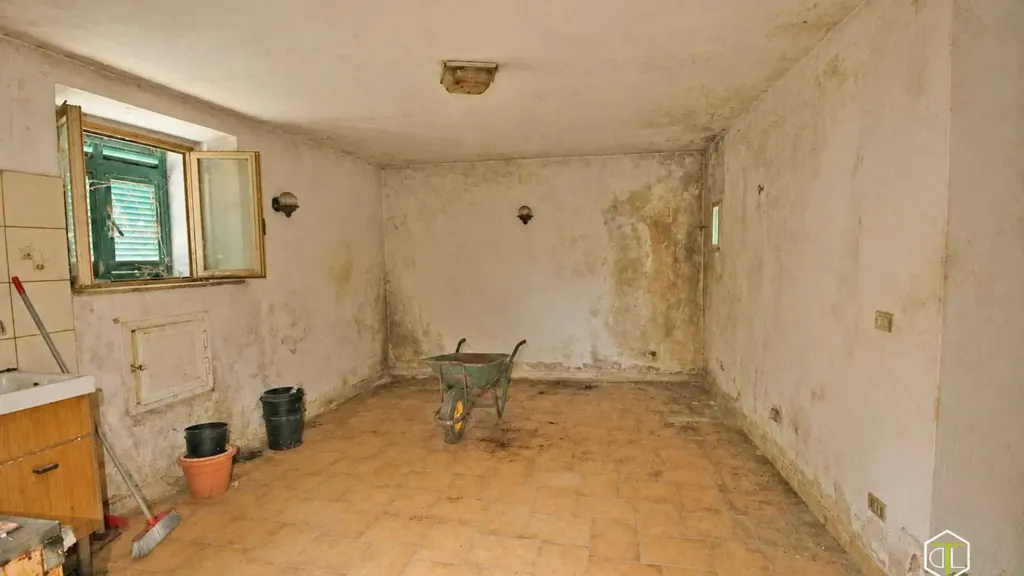 Rooms - Rustic Stone Cottage with Panoramic Terrace in Mulazzo