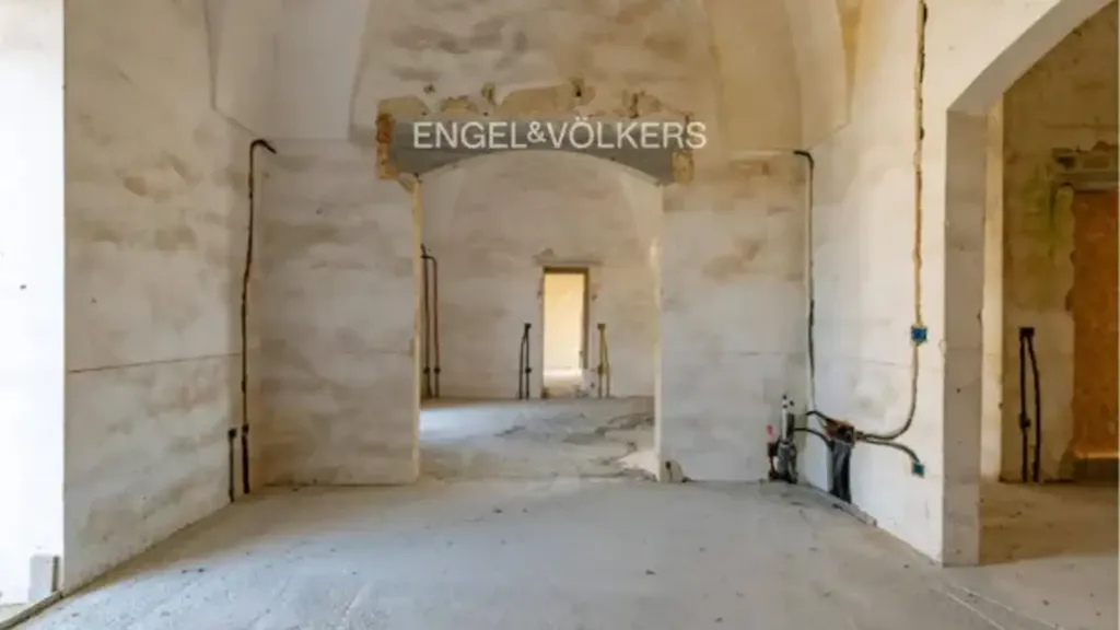 hallway_entrance